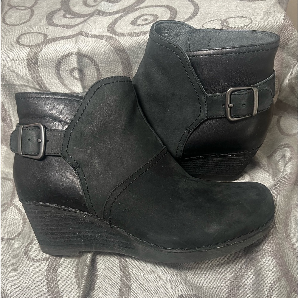 DANSKO SUEDE BOOTIES SZ 38 7.5-8
